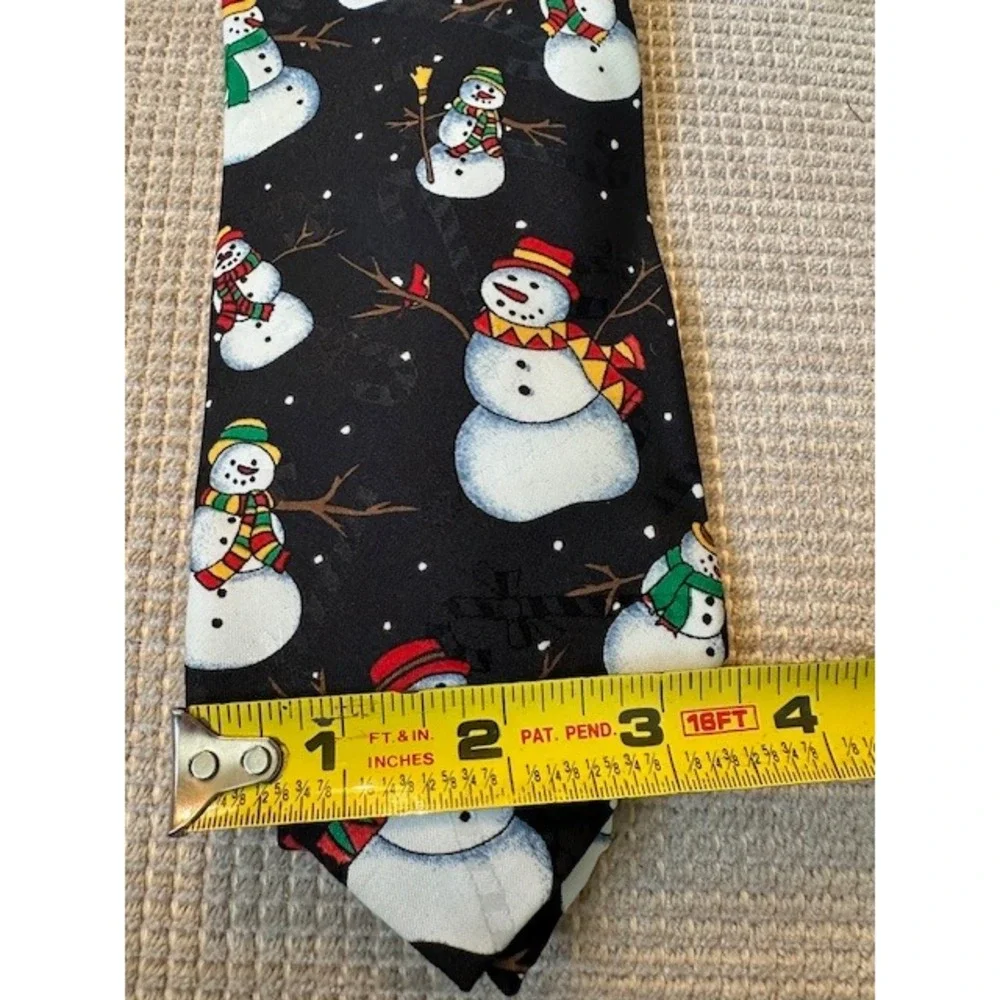 Hallmark yule tie